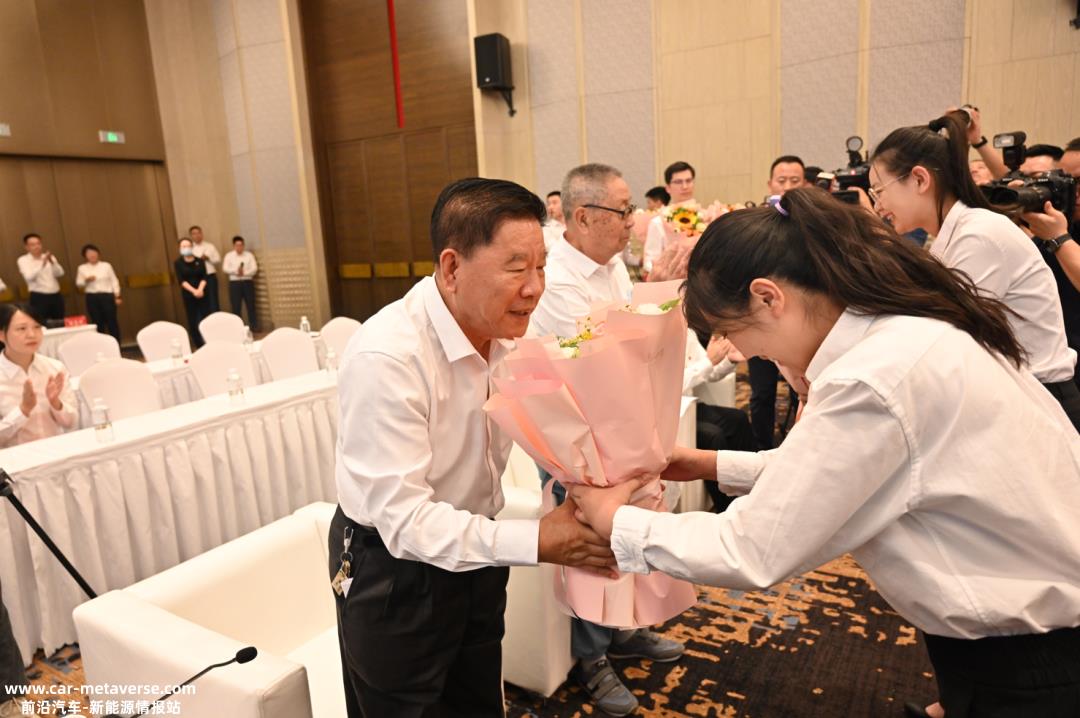 0年后,中国一汽从长子国有特大型汽车集团年产销超过300万'