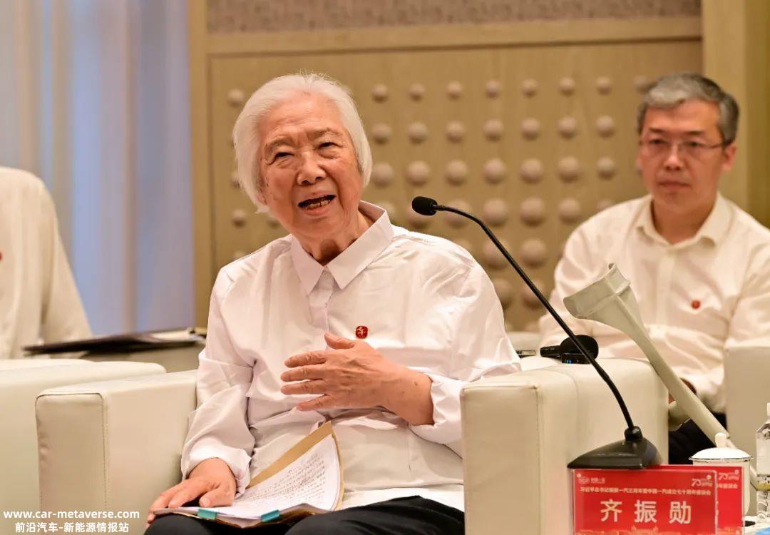 0年后,中国一汽从长子国有特大型汽车集团年产销超过300万'