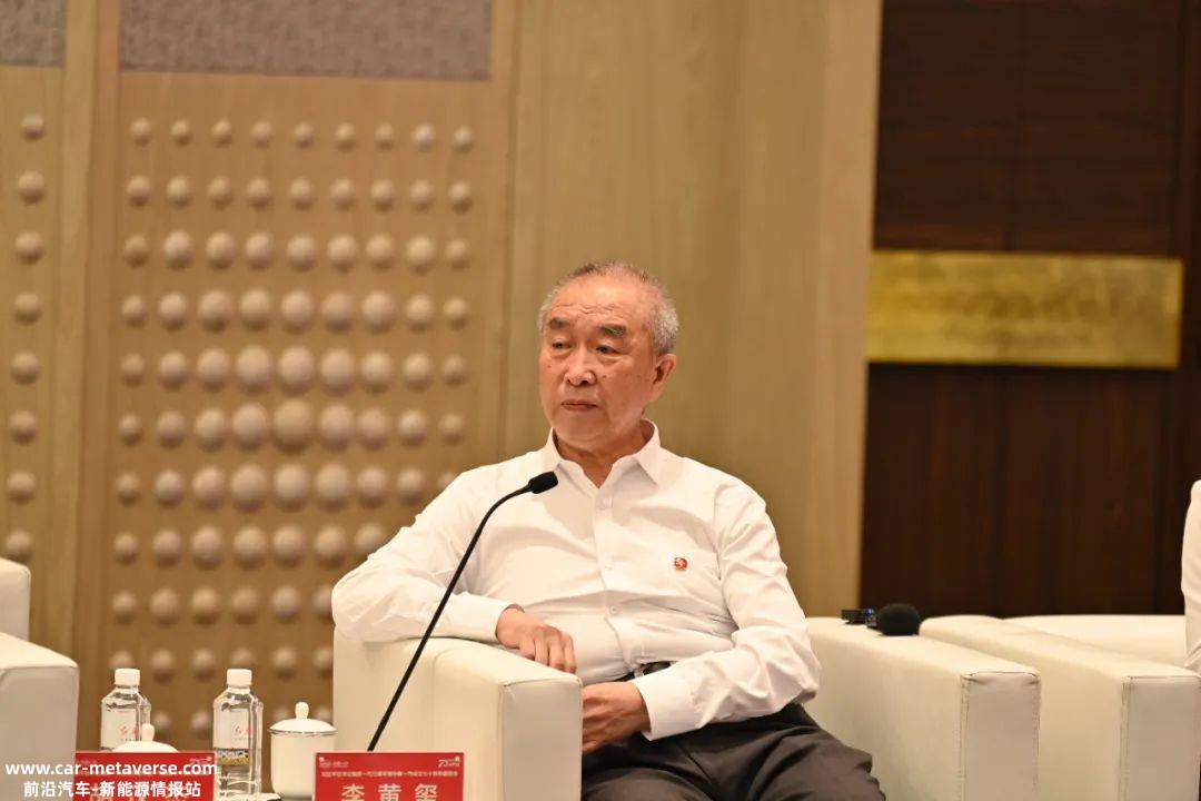 0年后,中国一汽从长子国有特大型汽车集团年产销超过300万'