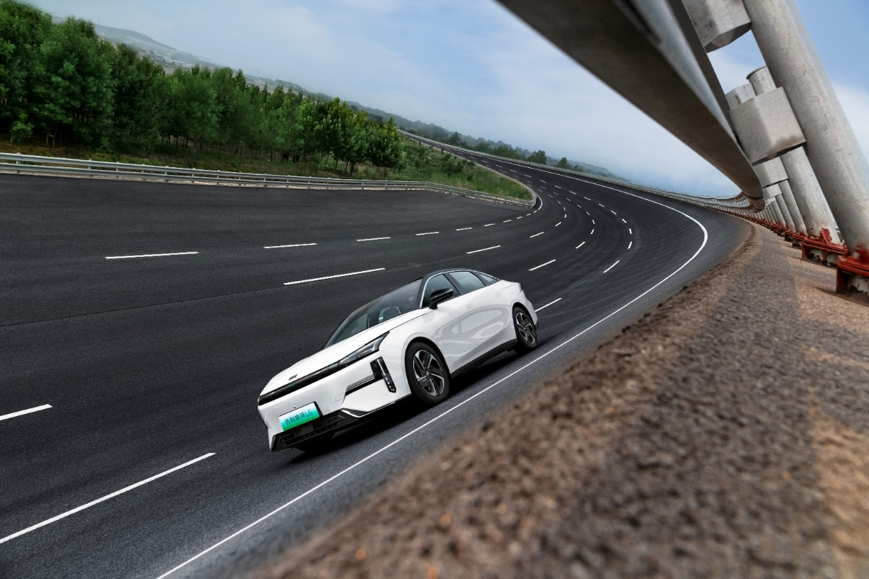 压过速腾，赛过BBA，吉利银河L6重新定义新一代驾控标准
