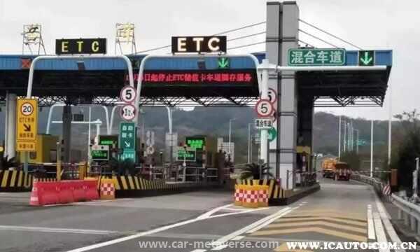 节假日没装etc能走etc车道么