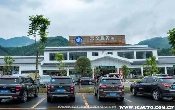 在高速服务区过夜收取超时费吗