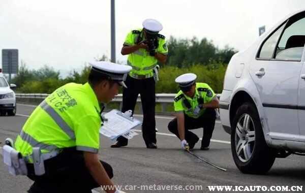 车被撞了对方逃逸了,交警怎么处理