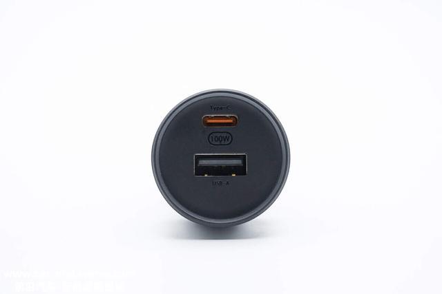 评测小米 100W 1A1C车充：智能设备兼容，环形炫彩灯效