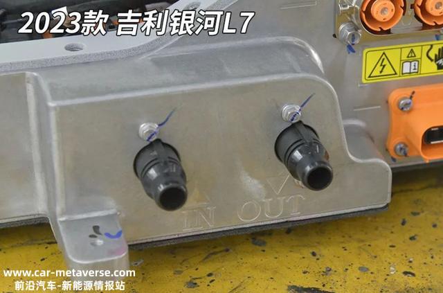 拆解吉利银河L7和比亚迪宋PLUS DM-i，神盾VS刀片，谁的硬件更硬？