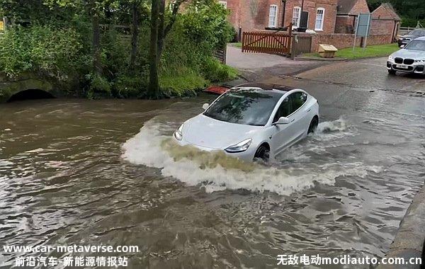 特斯拉怕不怕涉水？特斯拉下雨天底盘怕水吗