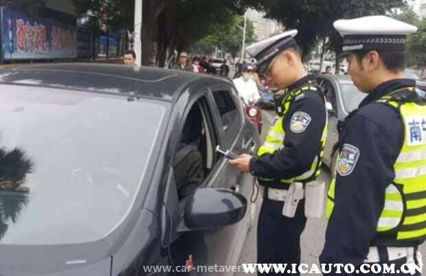 哪种情形会被扣留机动车