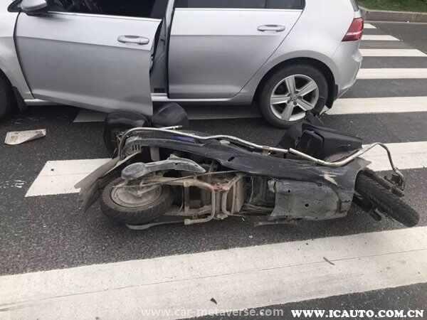 电动车与小车相撞责任认定赔偿