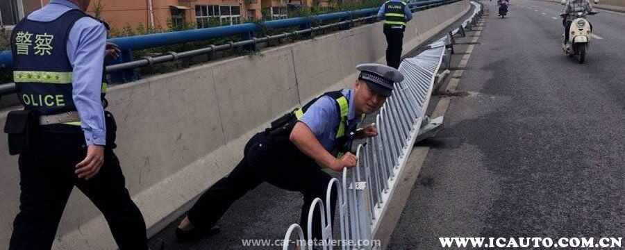 撞了护栏走了15天没找我