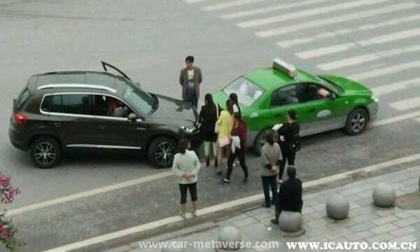 车被撞了对方全责可以要误工费吗