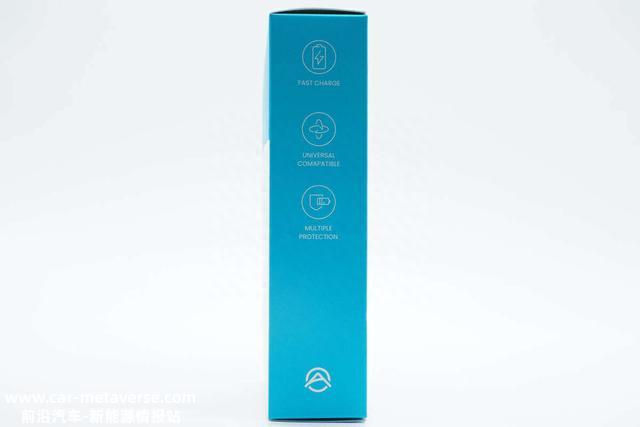 一个就能供车上6个设备充电，功率达90W，拆解一款海外品牌车充