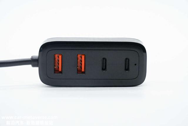 一个就能供车上6个设备充电，功率达90W，拆解一款海外品牌车充
