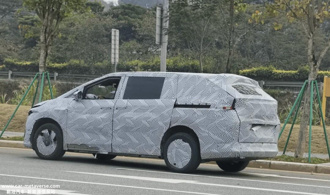 小鹏全新MPV X9路试伪装谍照曝光 第四季度推出
