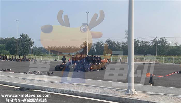 零距离探秘小米汽车工厂，万事俱备只欠东风