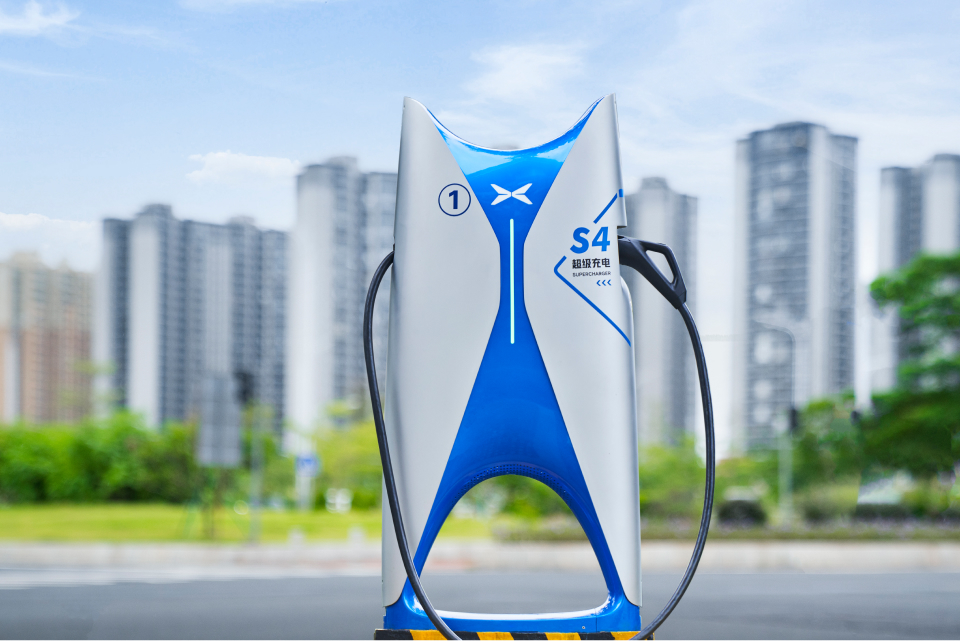 将补能进行到底，小鹏汽车：将在2025年底前建成3000座超快充站