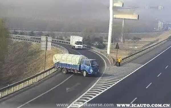 高速公路上倒车一次扣几分
