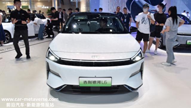 国产插混A级车养车对比，吉利Vs比亚迪，预计每年都要1万？