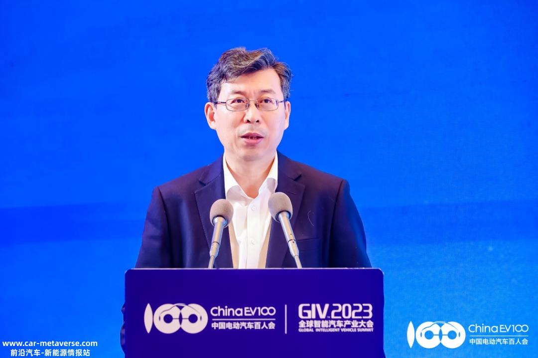 张永伟为什么上半场换道先行,下半场继续领先?