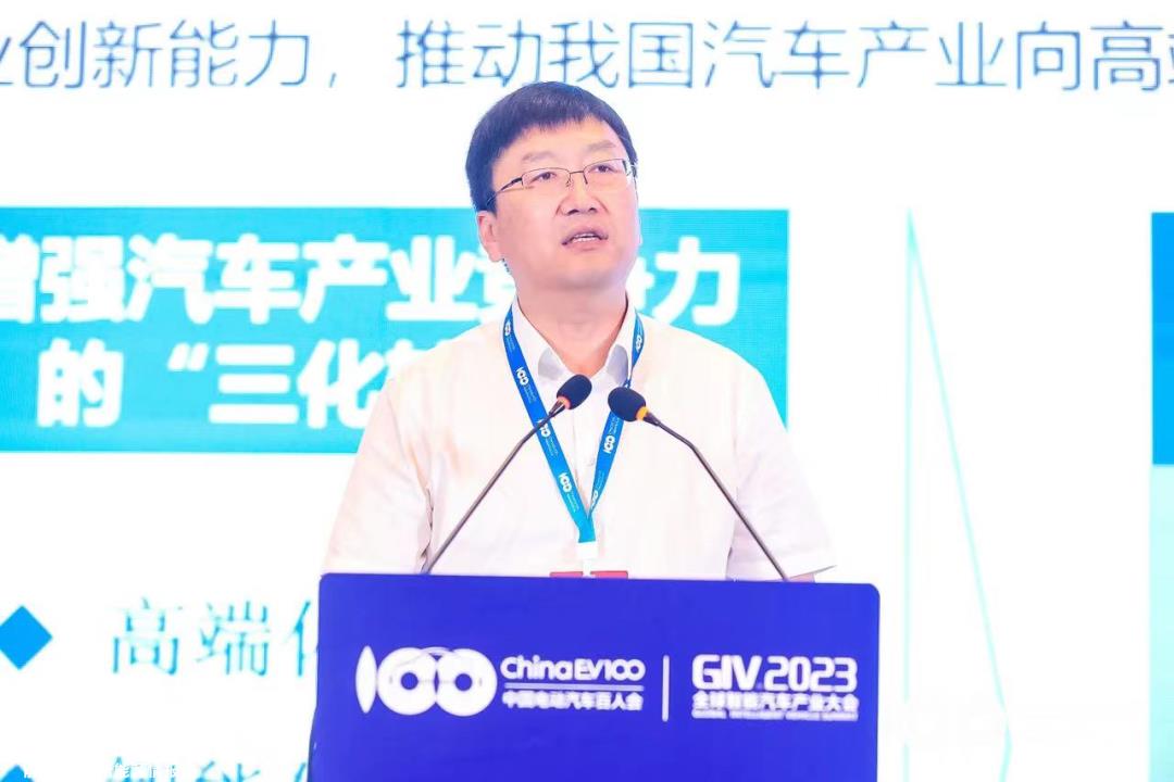 张永伟为什么上半场换道先行,下半场继续领先?