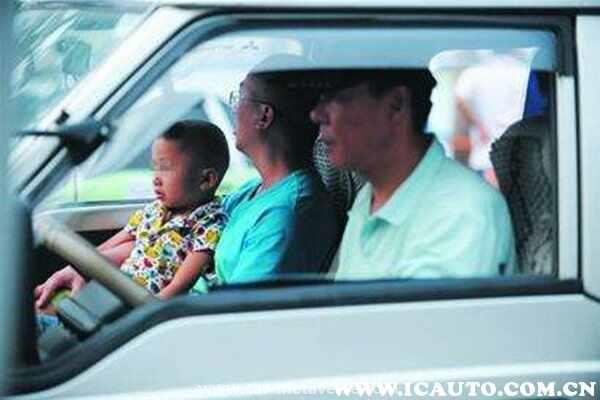 上高速12岁小孩能坐副驾吗