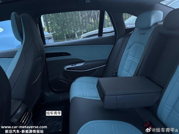 有望于11月份上市 红旗E001实车谍照