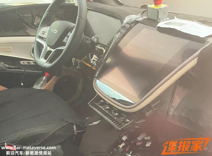 大型轿车/配激光雷达 仰望U6最新谍照