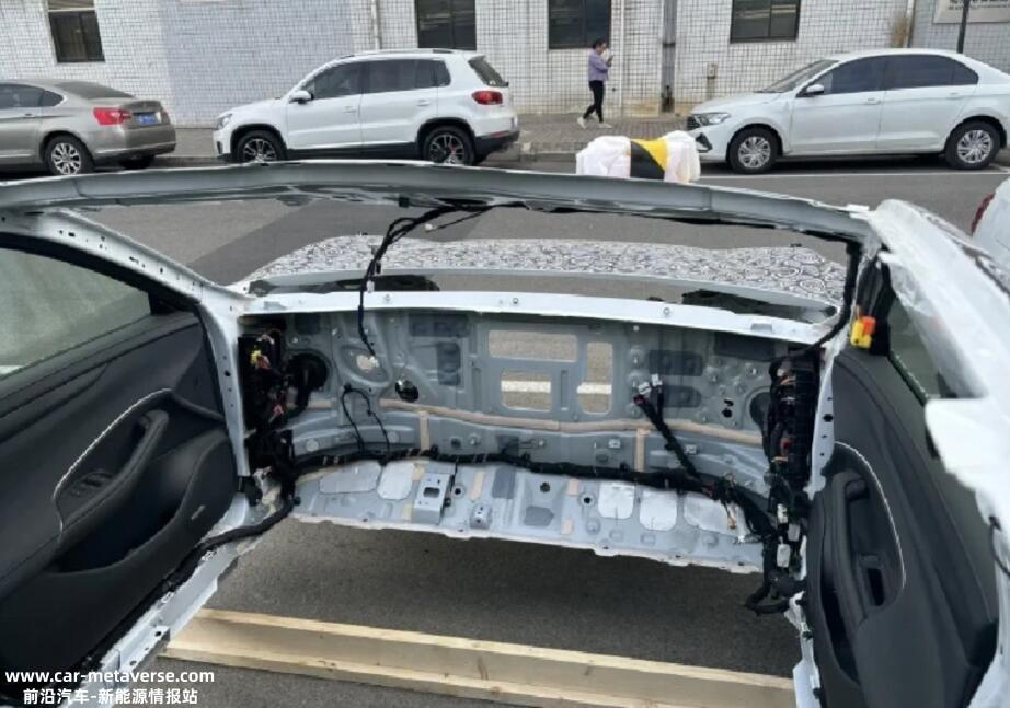 023年即将结束,小米第一辆新车间谍照片被曝光'