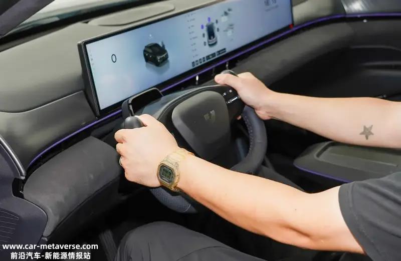 极越01 U型方向盘已获工信部批准 售24.99万元起