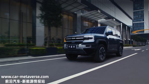 比亚迪600万新能源汽车下线员工合影