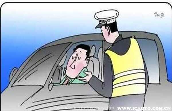 我违停别人把我车蹭了