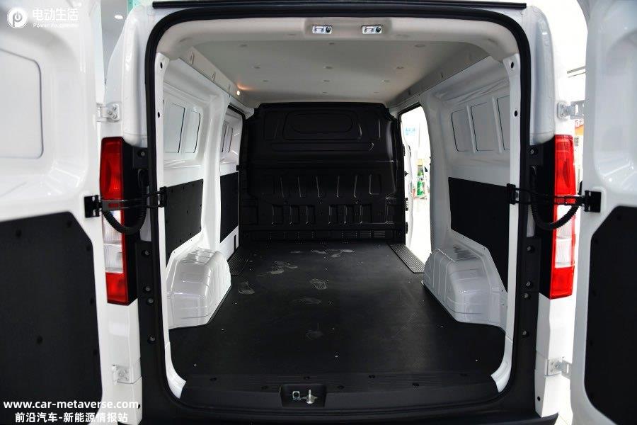 瑞驰EC75电动VAN到店实拍 改装房车/商用挣钱