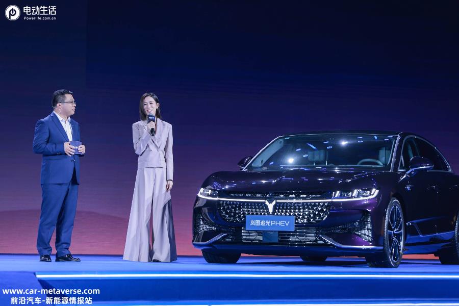 岚图追光PHEV上市售25.28万元起，“智稳CEO”再立混动豪华新标杆
