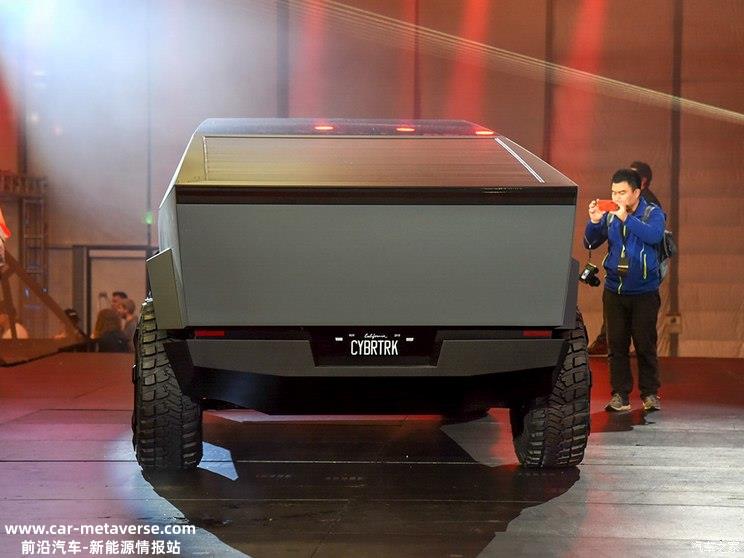 宽体低趴造型 特斯拉Cybertruck改装版