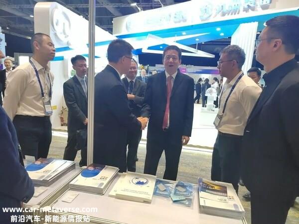 中国民用航空局副局长崔晓峰听取飞友科技相关工作汇报