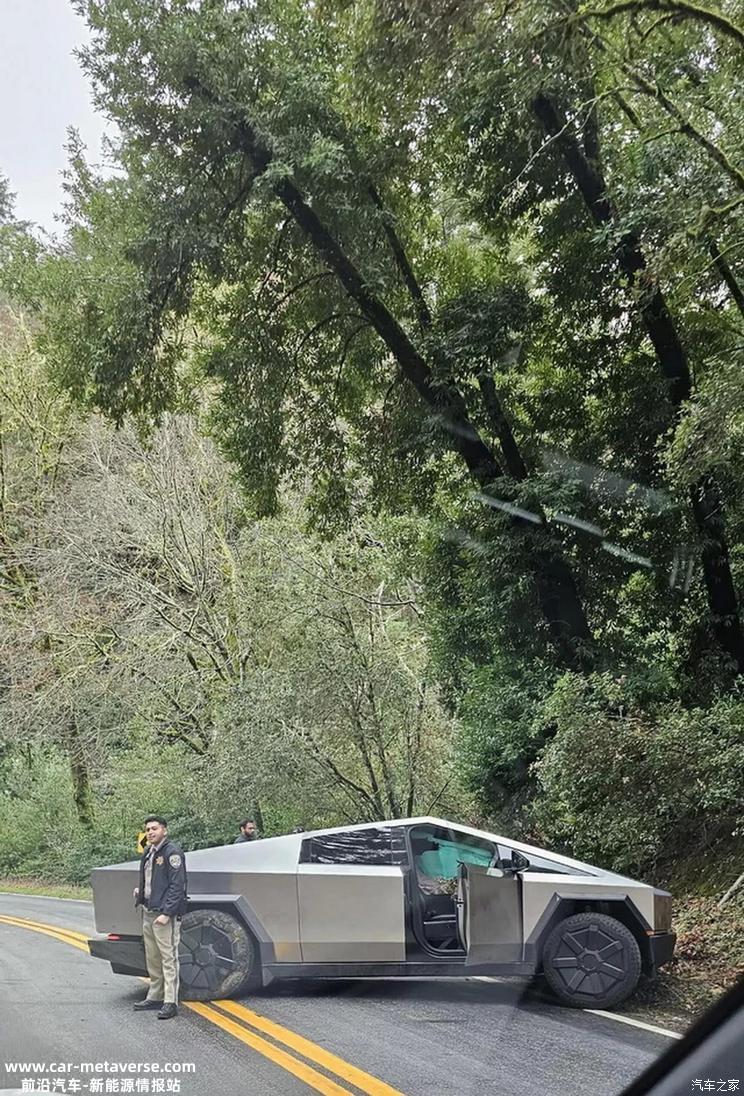 卡罗拉偏离路线 特斯拉Cybertruck首撞