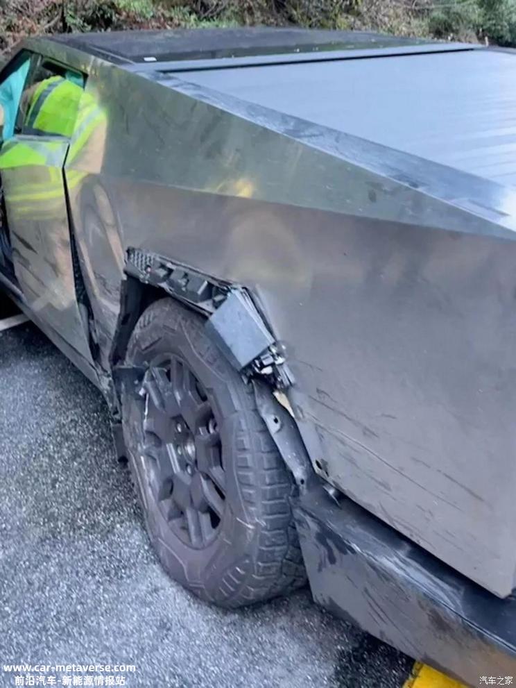 卡罗拉偏离路线 特斯拉Cybertruck首撞