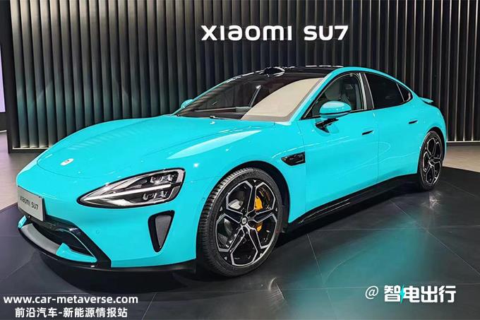 小米SU7内饰发布！配翻转仪表 搭澎湃OS+8295芯片