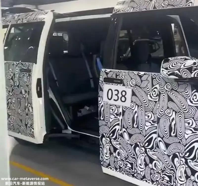 极氪CM2E最新谍照曝光 前排车门或取消侧滑门设计