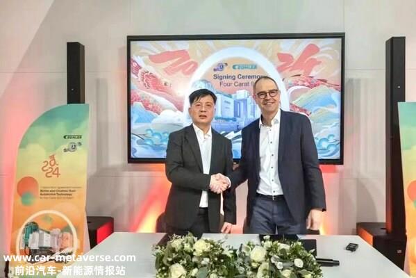 2024年1月17日，德国EUROGUSS 2024展会现场，多利科技与瑞士布勒集团成功续签4套Carat 920压铸岛采购合同，创下了布勒超大型压铸设备单笔最大订单。展会现场签约现场，多利集团总经理蒋建强先生与布勒全球压铸事业部总监Cornel Mendler先生握手。
