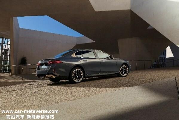 创新纯电动BMW i5长轴距版