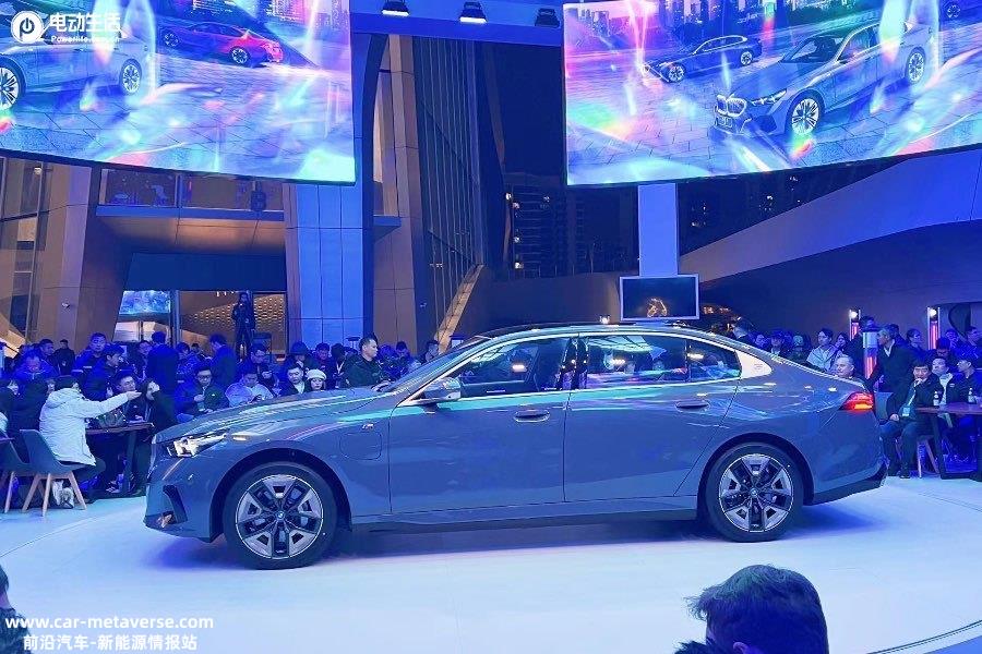 「油电齐发 双轴并推」全新BMW 5系12款车型上市起售43.99万