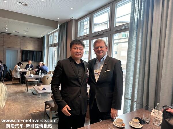 张国华博士与飞利浦监事会主席兼世界经济论坛董事会成员Feike Sijbesma先生进行了会面。两位业界领袖就“海洋碳中和”理念下的“木材干燥船”项目进行了深入的讨论,双方将进一步推动这项经济与社会价值双赢的海洋碳中和项目
