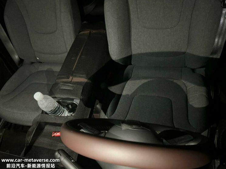 smart第三款全新车型内饰谍照曝光！
