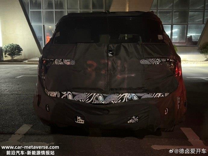 smart第三款全新车型内饰谍照曝光！