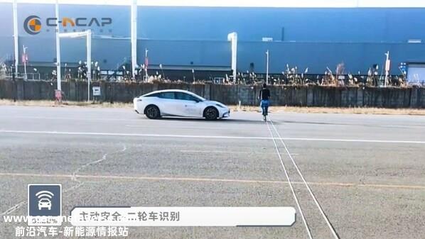 C-NCAP官方测试实拍 VRU_TW:11分（满分11分）