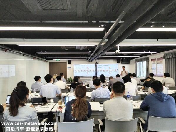SGS专家在课程中为中国外运学员讲解双碳知识点