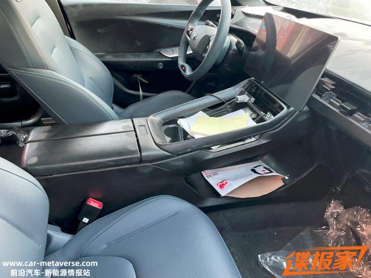 纯电动中大型车 极狐阿尔法S5官图发布