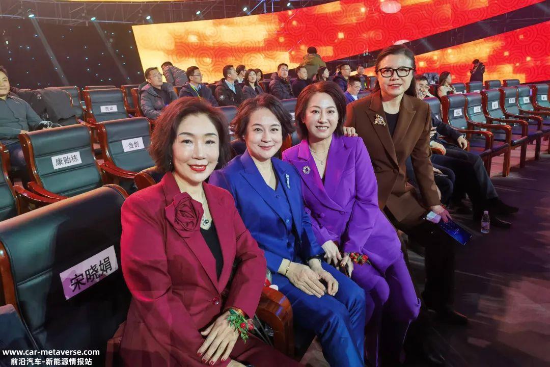 尹捷：探索人生更多可能 | 新女性力量