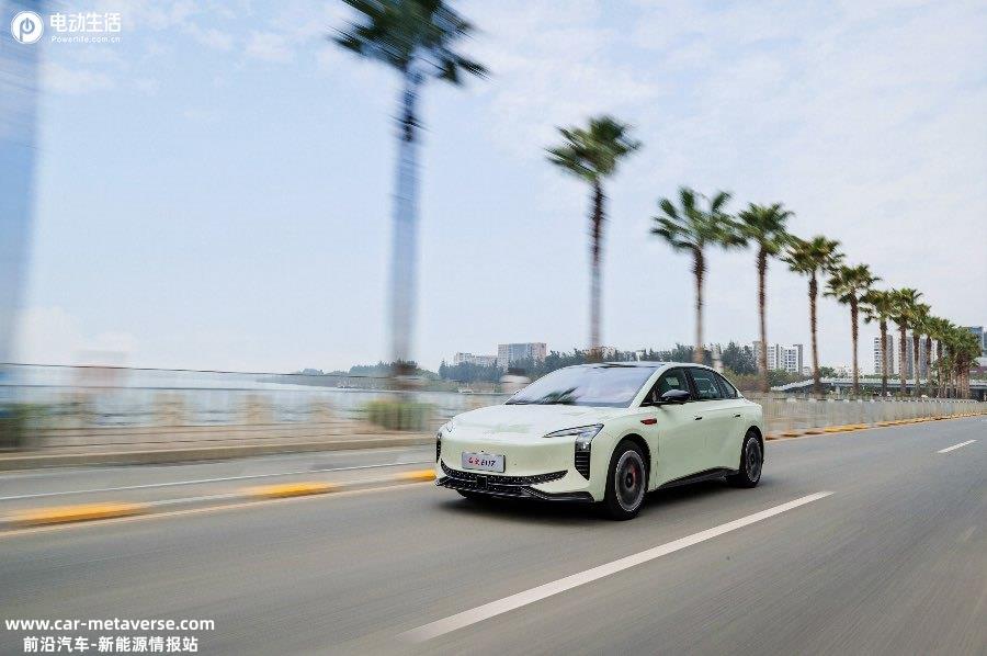 主打科技豪华/赠10万权益 红旗EH7售22.98万元起